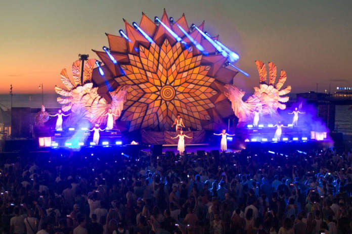 Corona Sunsets Festival, tappa italiana a Rimini nel 2016.