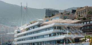 La prestigiosa e moderna sede dello Yacht Club de Monaco, sede del concorso Cocktail Mixologist Competition.