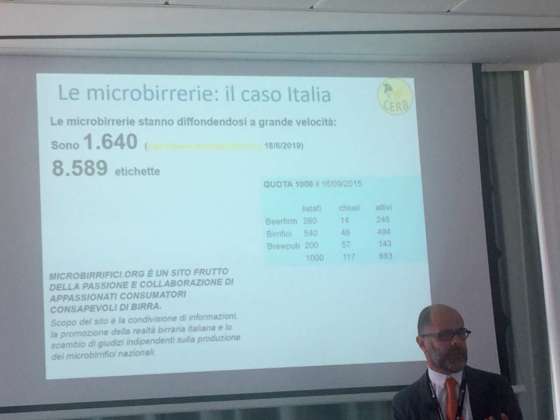 Il professor Giuseppe Perretti del Cerb illustra la situazione delle microibirrerie italiane