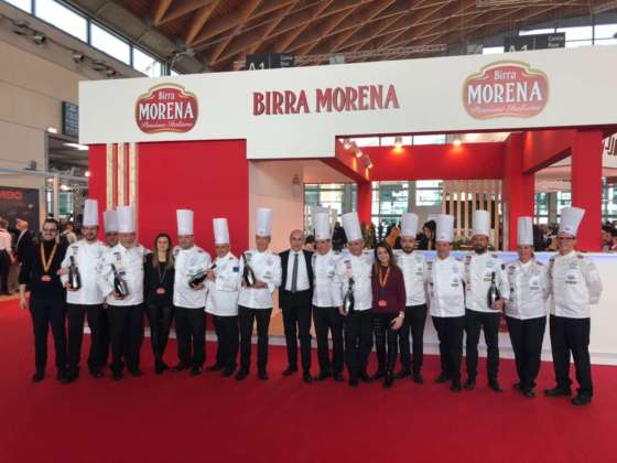 Gli chef della Nazionale Italiana Cuochi davanti allo stand Birra Morena