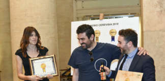 Antonio Boco di Fabbrica di Birra Perugia riceve il Premio Eccellenza per birra Calibro 7