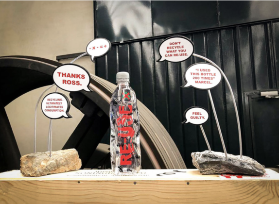 Installazione artistica per il riuso e il riciclo di Marcel Wanders con bottiglia Premium Pet Ty Nant alla Milano Design Week 2019