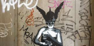 Un'opera di Sm172, street artist spagnolo. Questo graffiti si trova a Raval, uno dei centri delle notti di Barcellona
