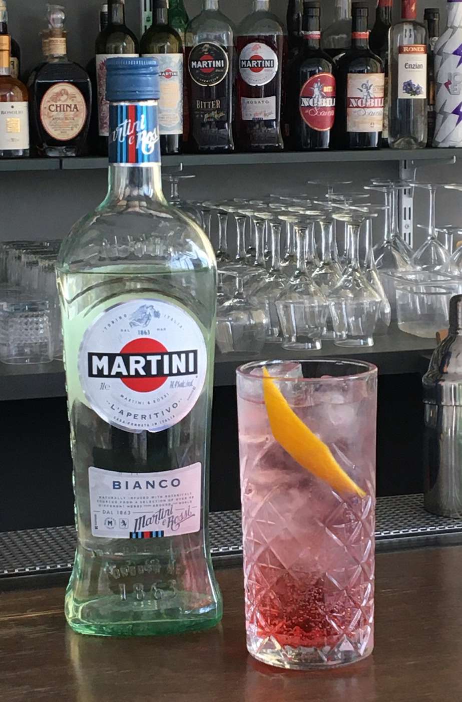 Martini cocktails bianco con Paddington Bear