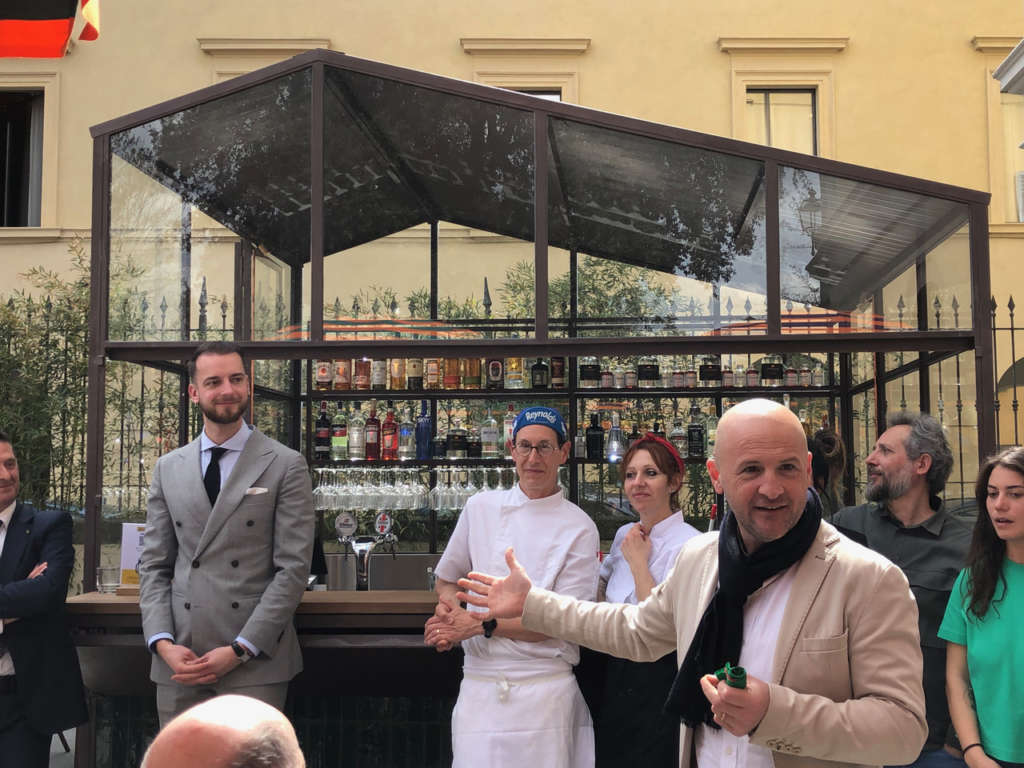 Francesco Sanapo presenta Ditta Artigianale piazza Ferrucci
