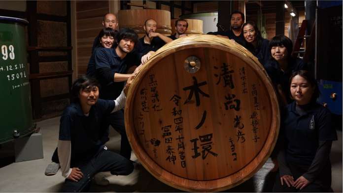 sake I vecchi barili di legno in cui far riposare il sake